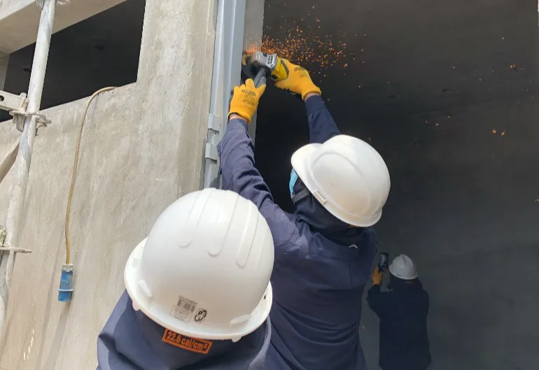 Obras de carpintería metálica - Luz del Sur (TECSUR)